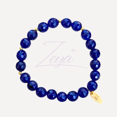 Le Bracelet Stellar incarne l'élégance subtile et la tranquillité profonde. Fabriqué à partir d'Agate Bleue, une pierre naturelle réputée pour ses vertus apaisantes, ce bracelet est bien plus qu'un simple accessoire.