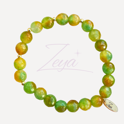 Le Bracelet Lumen est une célébration de la simplicité et de la beauté du jade. Cette pierre est réputée pour ses vertus d’équilibre, de prospérité et de guérison. Elle apaise l’esprit, favorise l’harmonie et la tranquillité intérieure. 